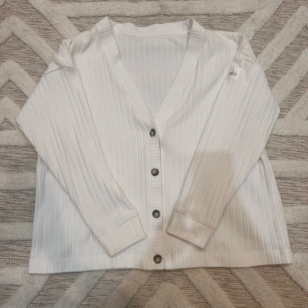 Alo Cream Take Comfort Ribbed Button Cardigan Medium excellent Condition - Picture 3 of 5